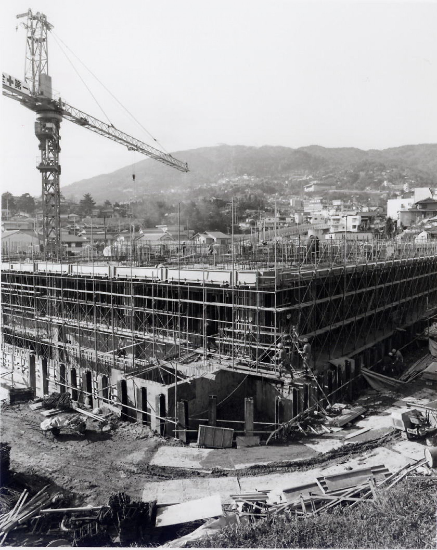 1981建設中の新庁舎