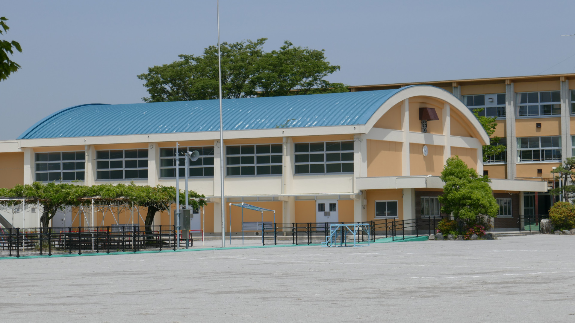 東栄小学校体育館