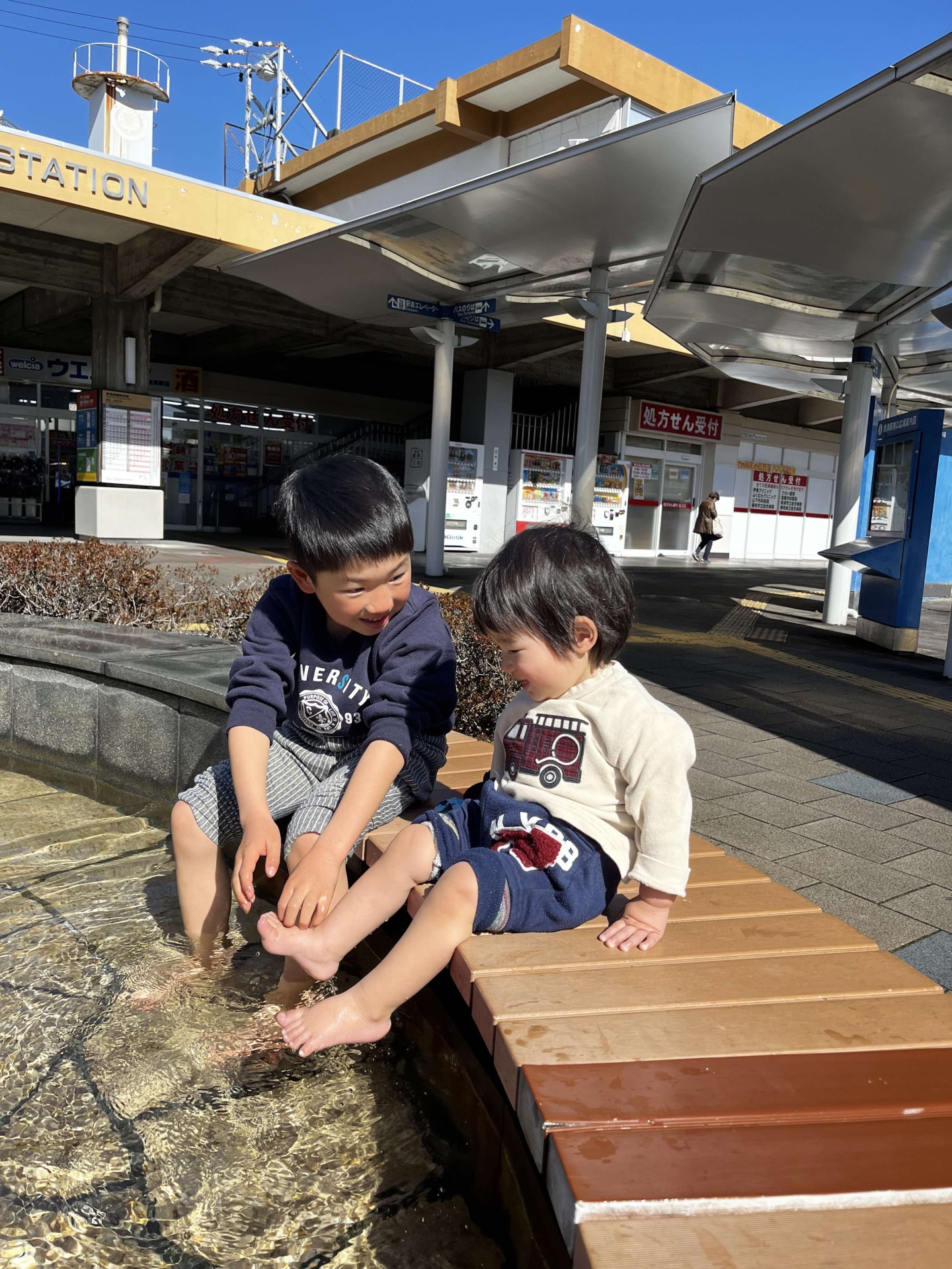 焼津駅前足湯（2024年版焼津カレンダー2月）