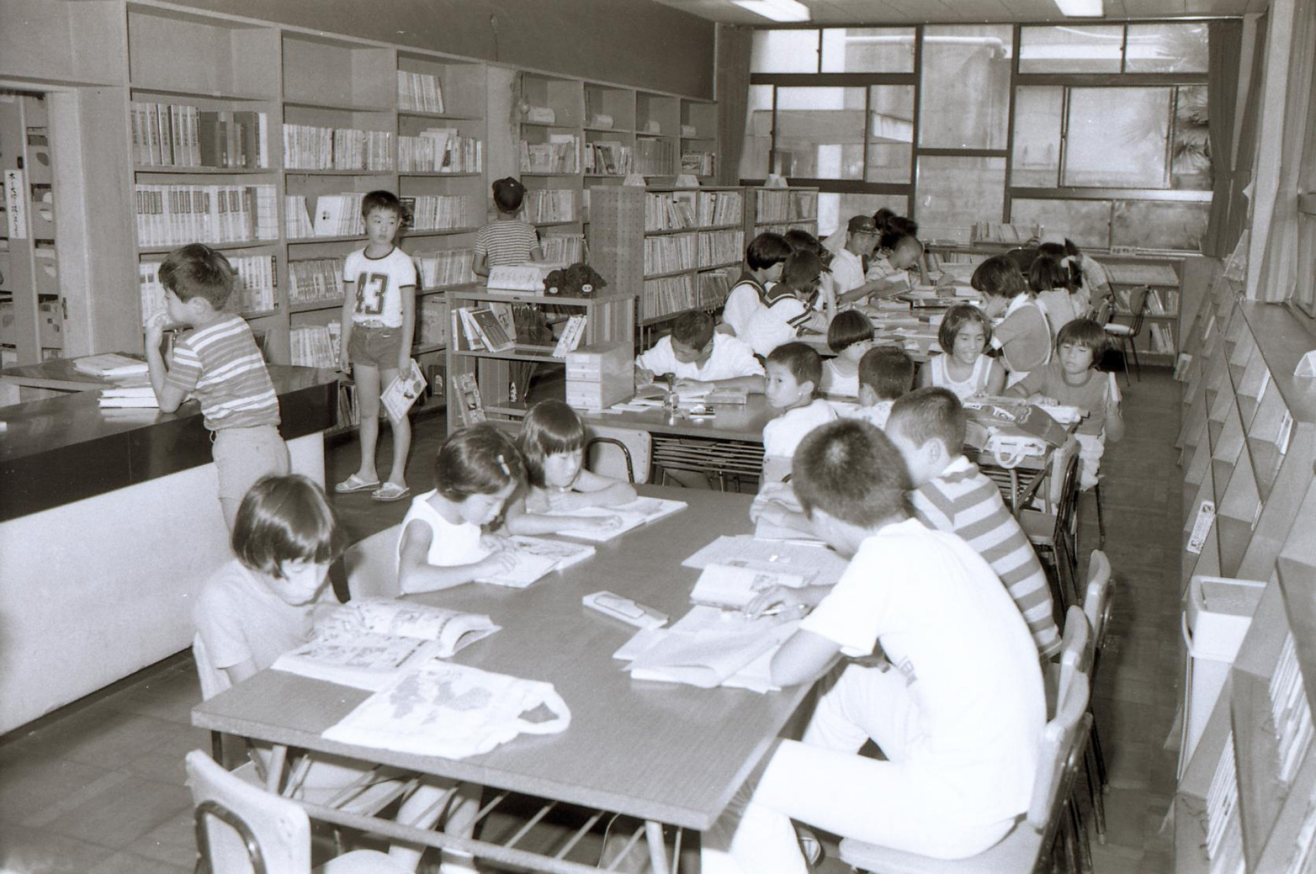 図書館の賑わい