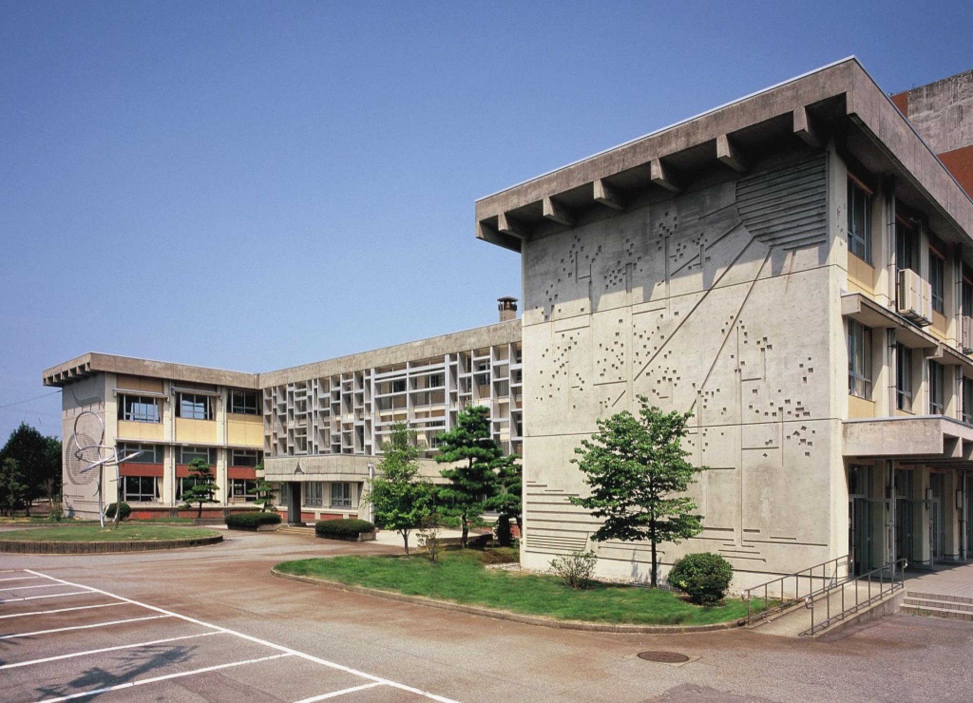 富山県立呉羽高等学校_校舎