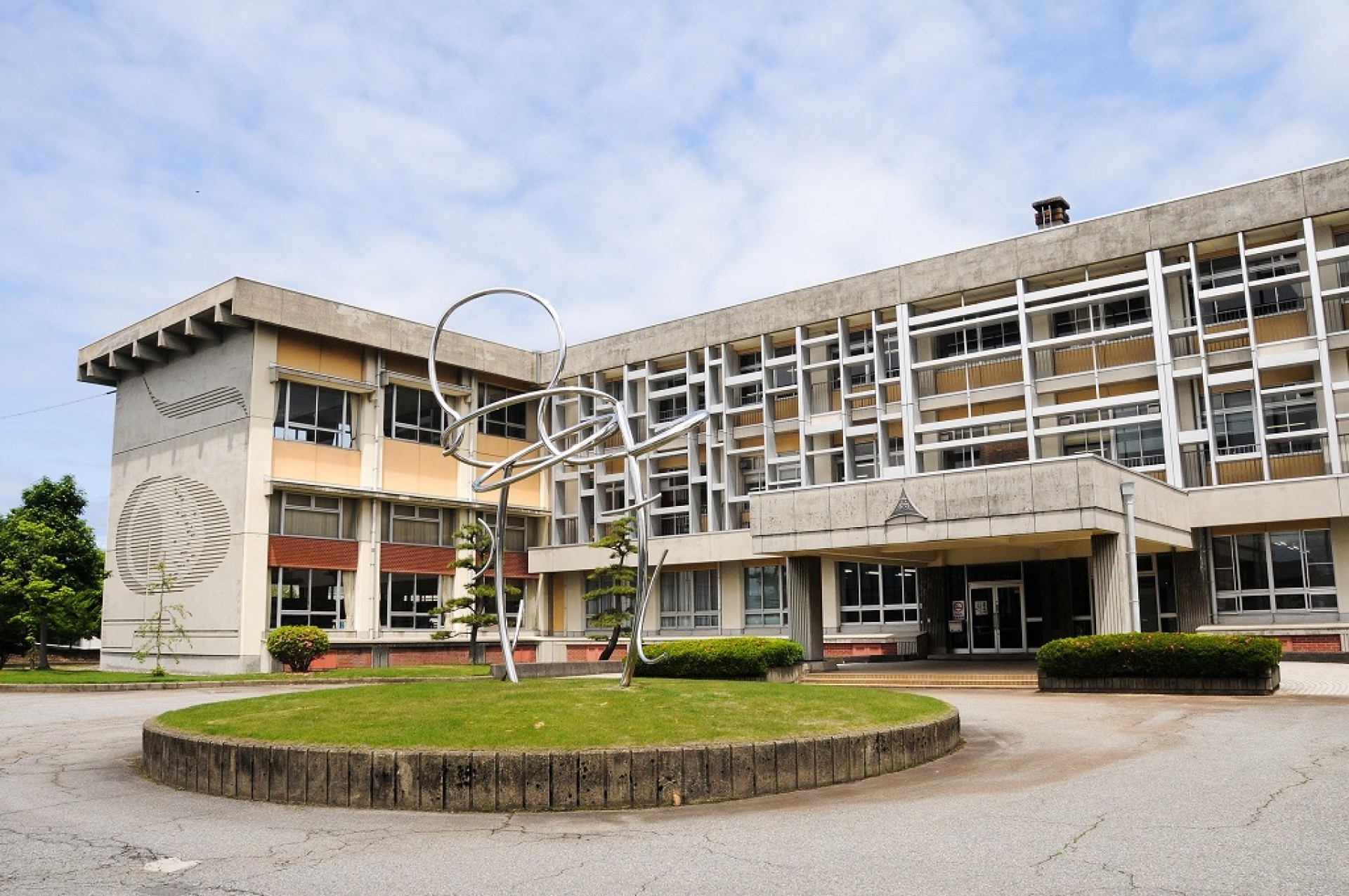 富山県立呉羽高等学校_校舎オブジェ