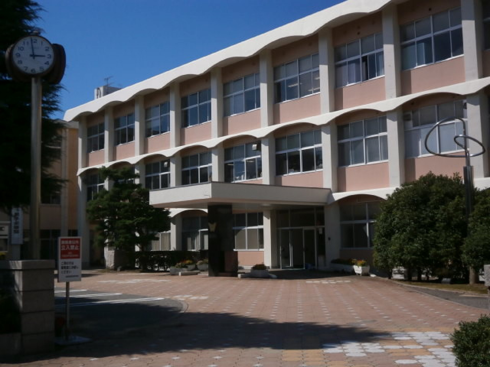 富山県立高岡西高等学校_校舎