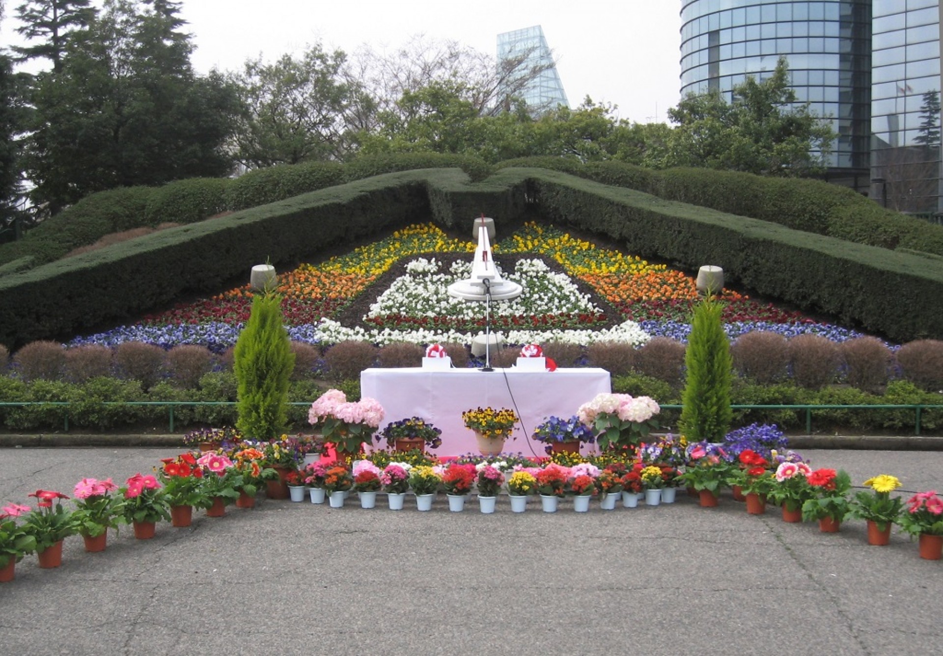 県庁前公園_花時計