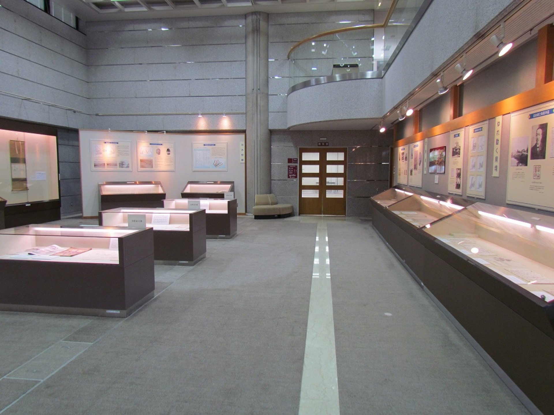 富山県公文書館_展示室