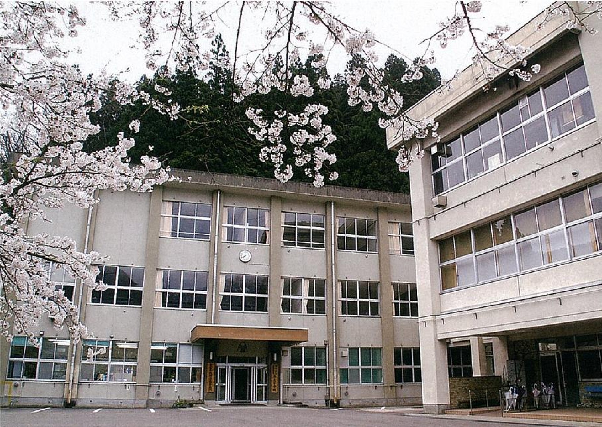 富山県立南砺平高等学校_校舎