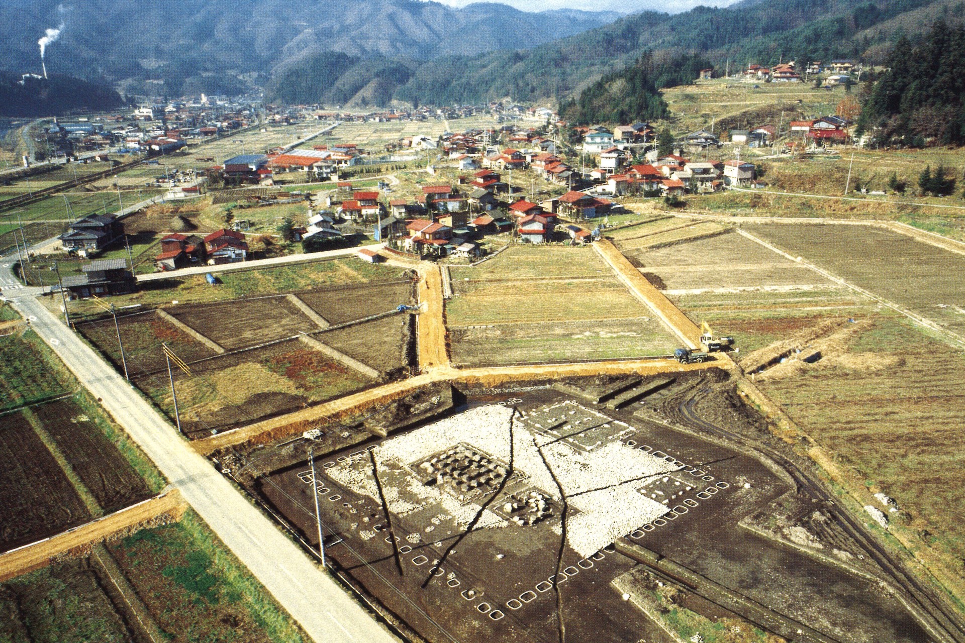 杉崎廃寺跡　遠景（岡前を望む）（南東から）