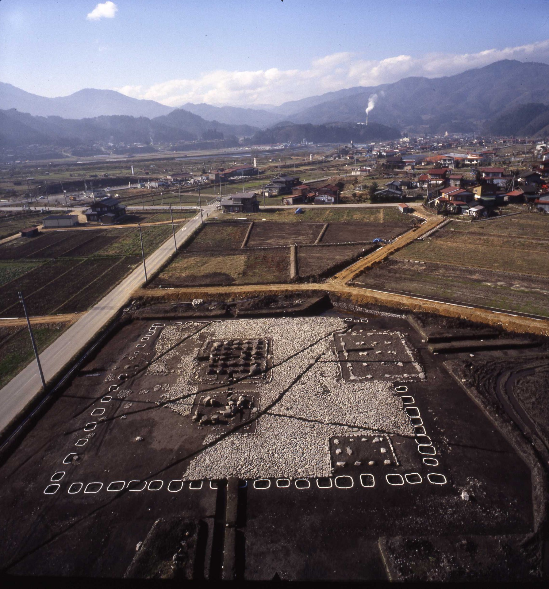 杉崎廃寺跡　完掘状況全景(東から)