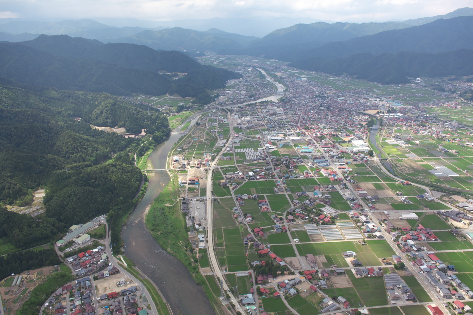 姉小路氏城館跡　古川城・小島城・野口城・向小島城・小鷹利城跡の範囲の航空写真（南東から）