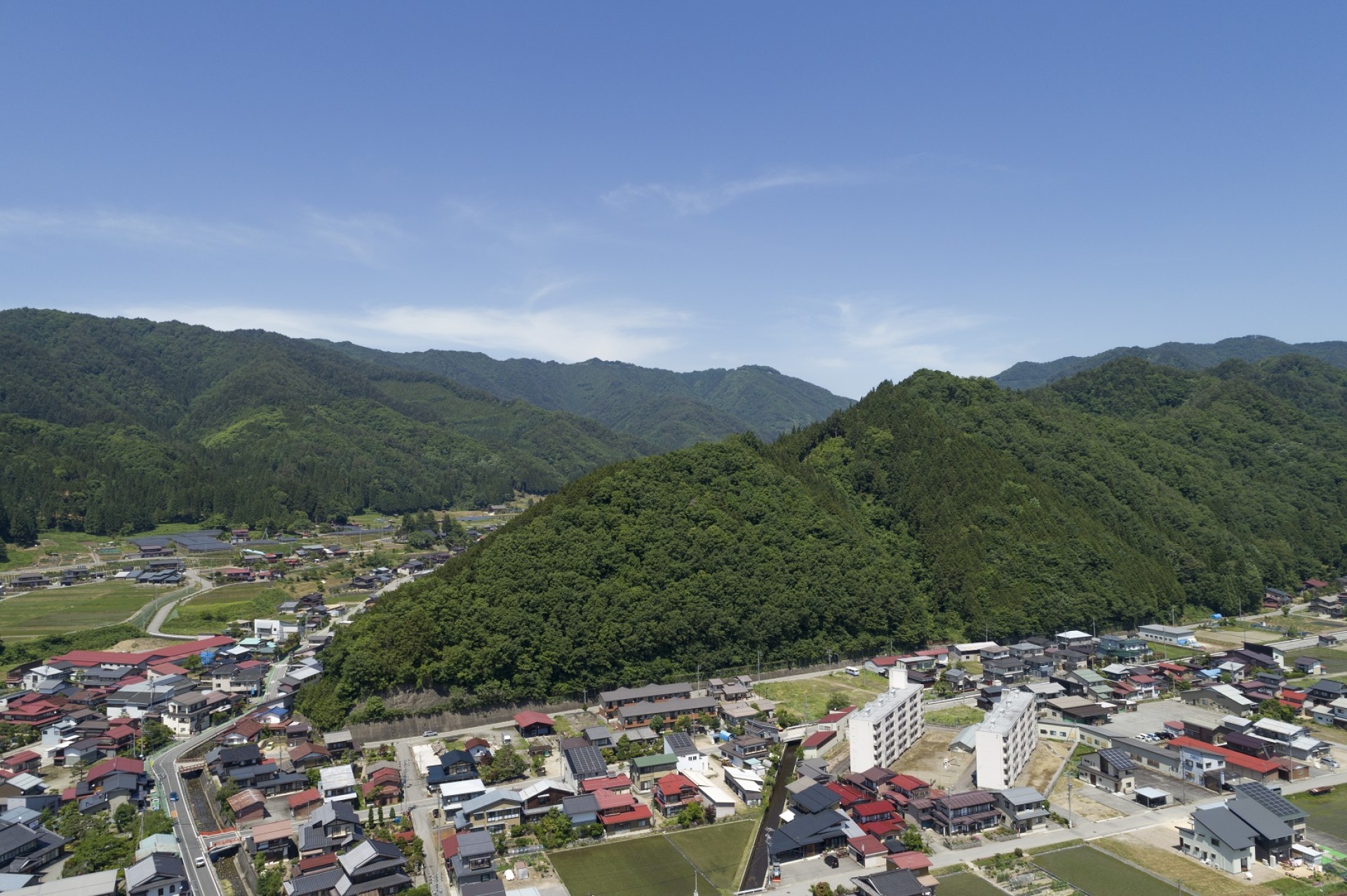 姉小路氏城館跡　小島城跡の航空写真（南から）