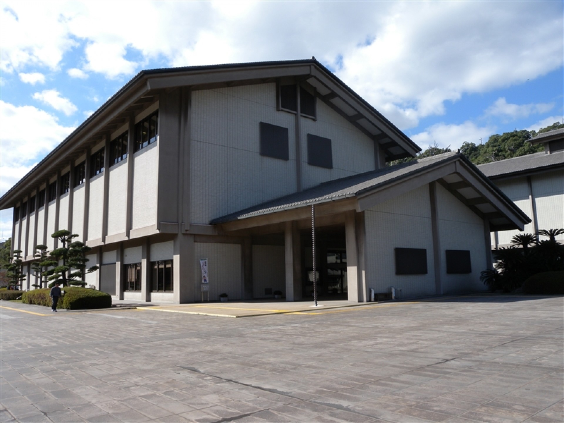 鹿児島県歴史資料センター黎明館(かごしまけんれきししりょうせんたーれいめいかん)