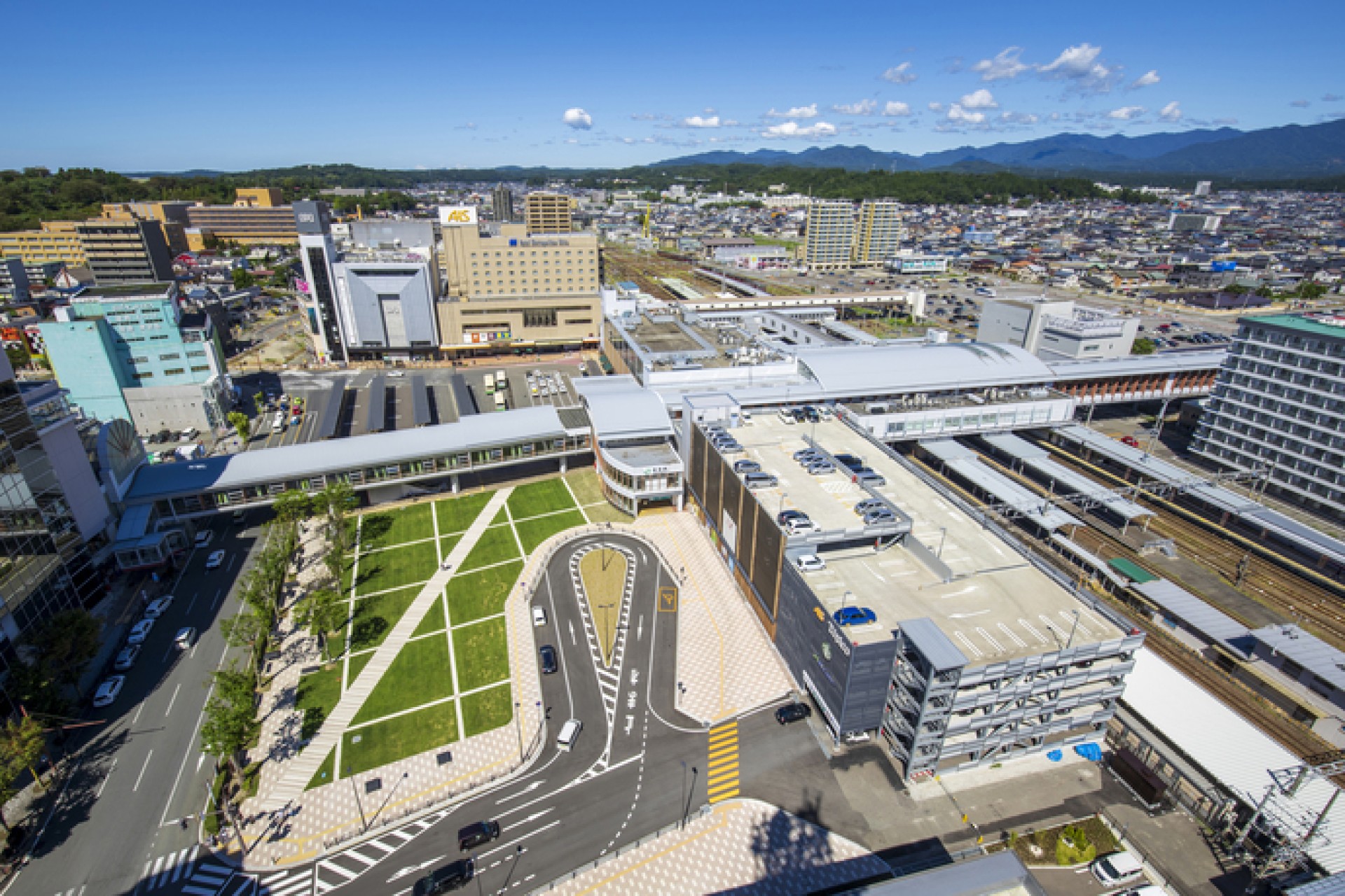 秋田駅西口駅前広場（芝生広場）3