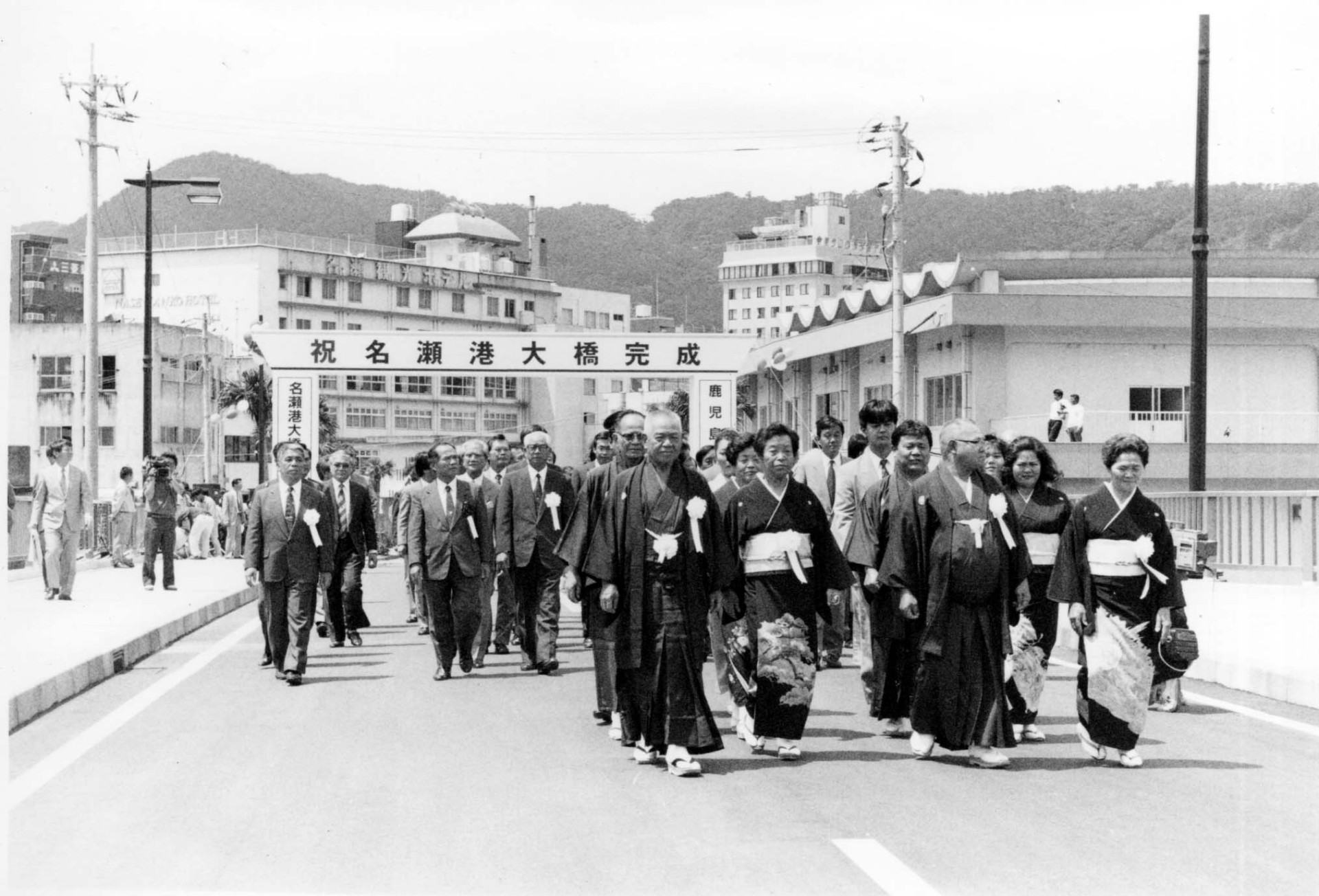 名瀬大橋完成（平成4年）