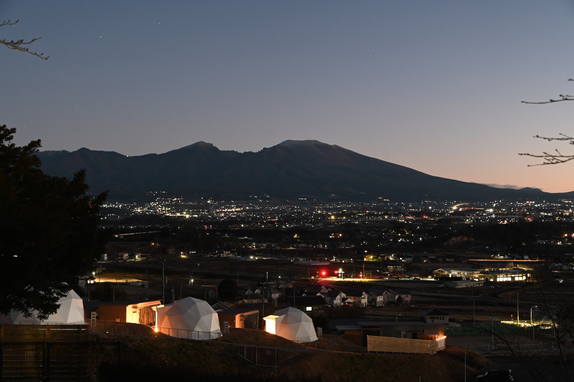 浅間山　夜明け