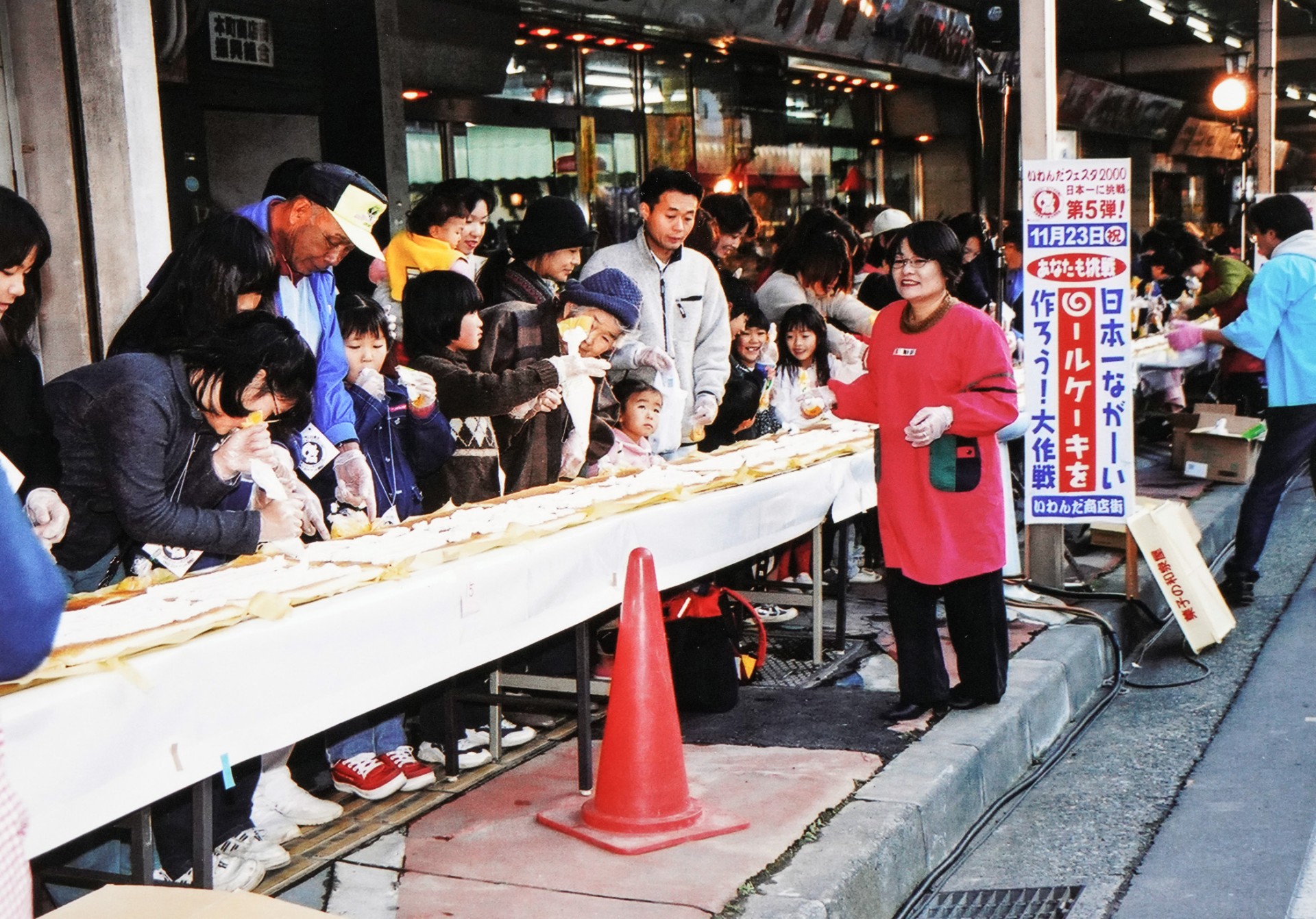 日本一に挑戦第5弾の日本一ながーいロールケーキを作ろう！