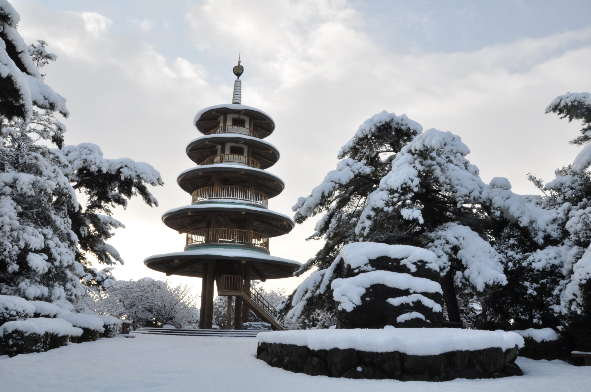 いなべ公園（雪 塔）