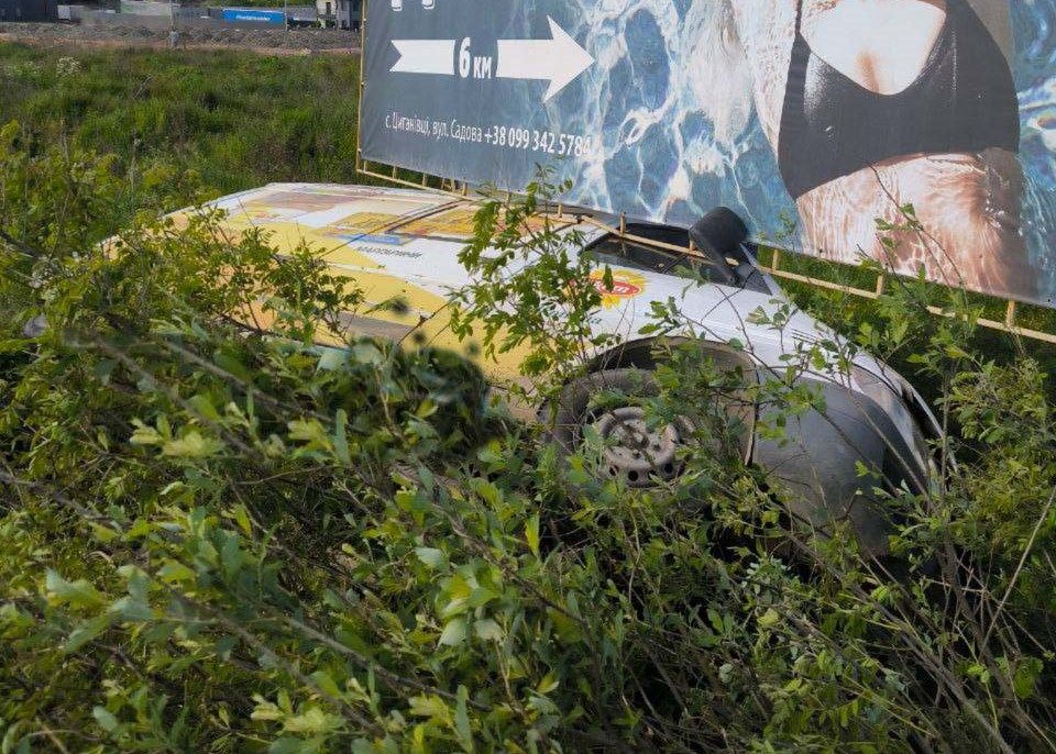 Біля Ужгорода перекинувся мікроавтобус - постраждали двоє чоловіків