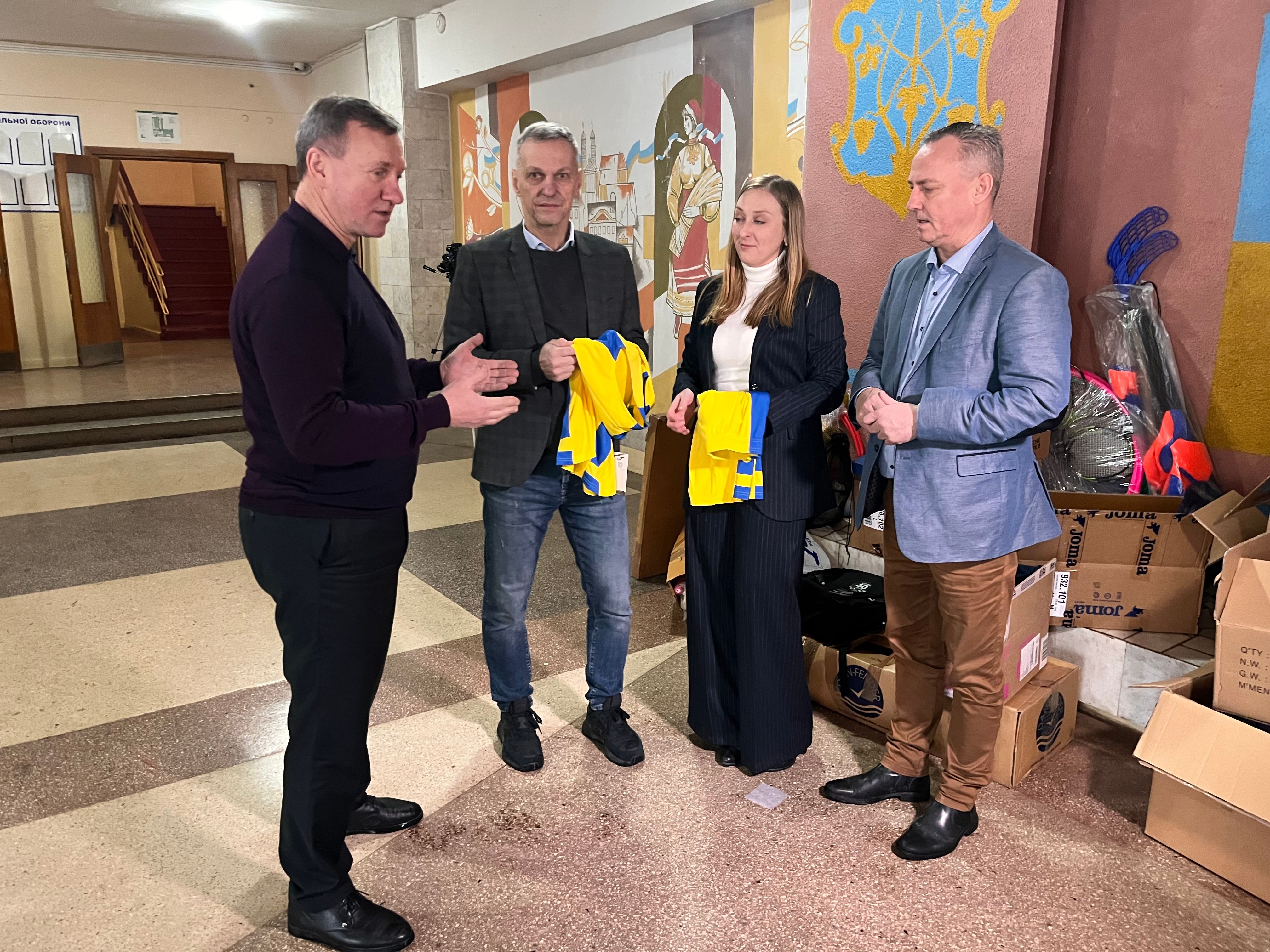 Ужгородський ліцей отримав допомогу від найстарішого марафону Європи