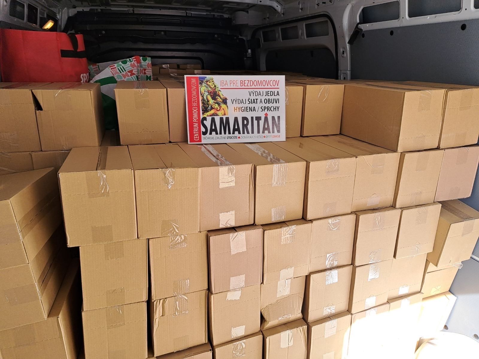 Едуард Бураш привіз партію гуманітарного вантажу від словацької організації Самарітан