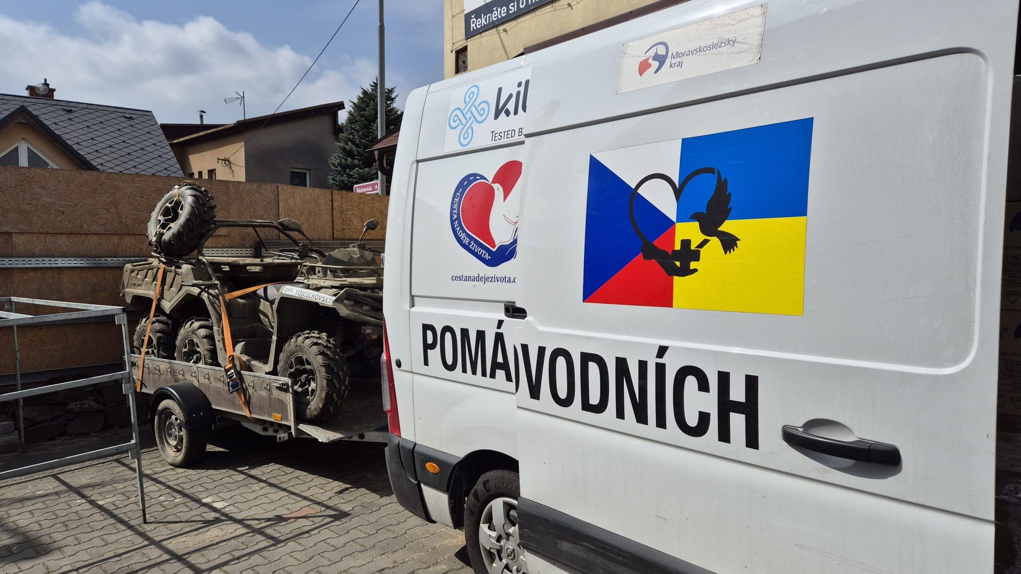 Шлях надії на життя від чеських волонтерів