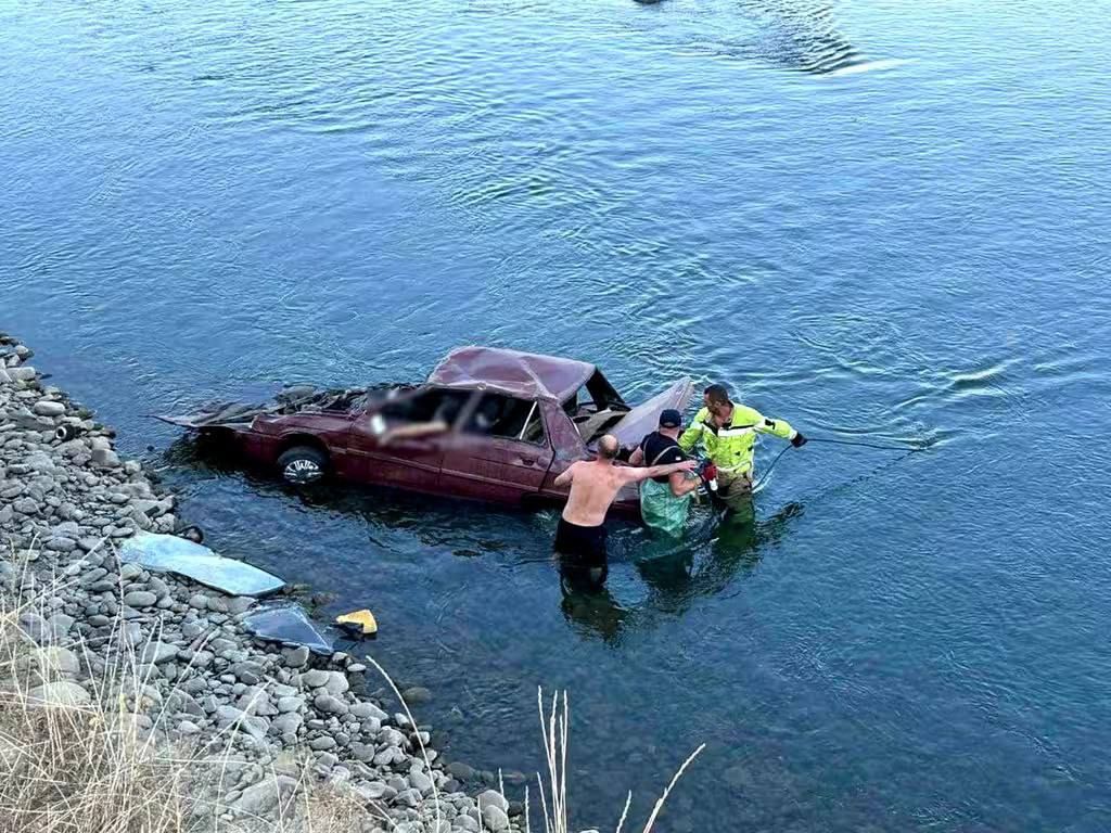 На Тячівщині з річки витягли автомобіль, в якому був мертвий водій