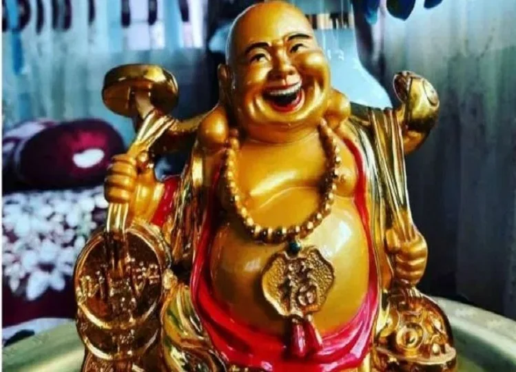 Vastu Tips: लाफिंग बुद्धा के घर में होने से मजबूत होती है आर्थिक स्थिति, जान लें ये महत्वपूर्ण बातें