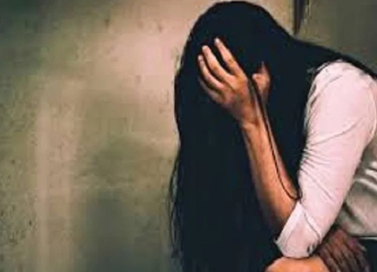 Rajasthan: नए साल के मौके पर चल रही थी शराब पार्टी, अचानक सभी के सामने पति ने अपनी ही पत्नी के साथ कर दिया ऐसा, अन्य युवक के...