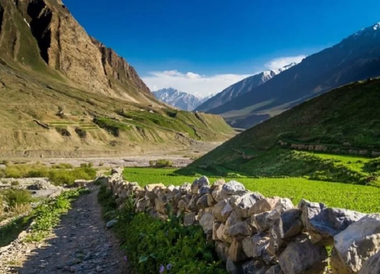 Travel Tips: जन्नत से कम नहीं है हिमालय की गोद में बसी स्पिति घाटी, आज ही बना लें घूमने का प्लान