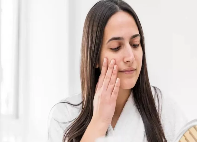 Beauty Tips:  रात को सोने से पहले करें ये काम, बनी रहेगी चेहरे की खूबसूरती