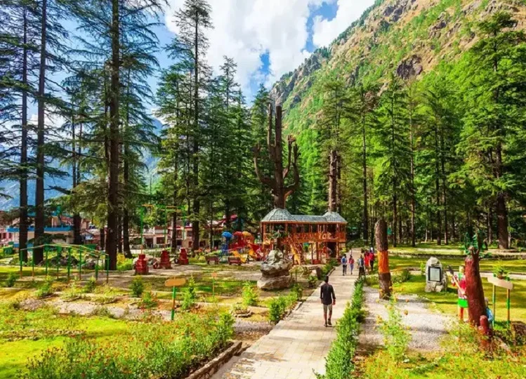 Travel Tips: हनीमून के लिए शानदार जगह है मनाली, हर बजट के हिसाब से मिल जाएंगे होटल्स 