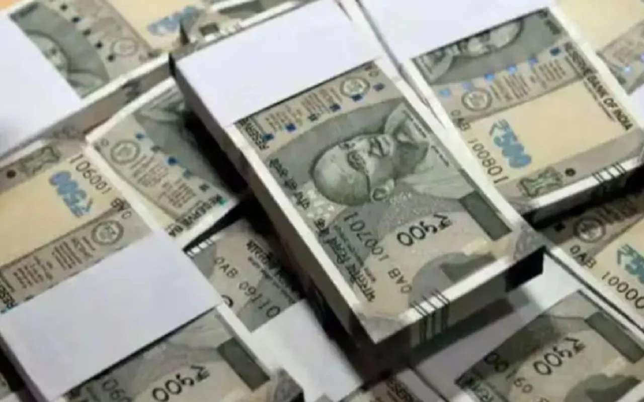 Government scheme: पात्र लोगों को बिना ब्याज और गारंटी के 5 लाख रुपए तक का लोन दे रही है सरकार