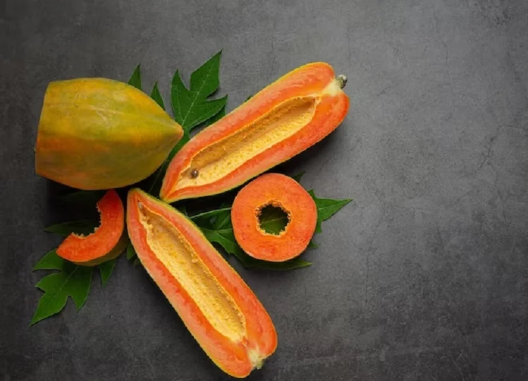 Beauty tips:  सुबह पपीते का इस प्रकार कर लें उपयोग, पूरे दिन चेहरा बना रहेगा सॉफ्ट और ग्लोइंग 