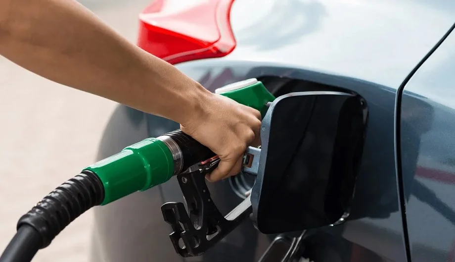 Petrol-diesel prices: साल 2026 के पहले सोमवार को इतनी तय हुई हैं दोनों ईंधनों की कीमतें