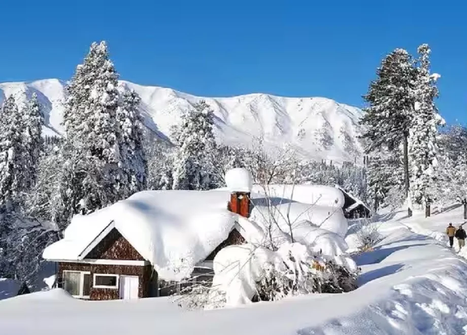 Travel Tips: जनवरी माह में जन्नत से कम नहीं होता है गुलमर्ग, बर्फ की सफेद चादर का दीदार करने का मिलेगा मौका
