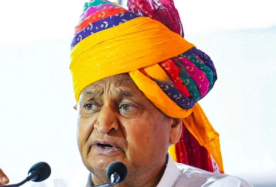 भाजपा सरकार सिर्फ प्रचार एवं खुद की वाहवाही करने के लिए विज्ञापनों पर करोड़ों रुपए बहा रही: Gehlot