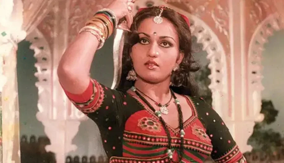 Birthday Special:  बॉलीवुड में मिली सफलता के बाद रीना रॉय ने कर ली थी पाकिस्तानी क्रिकेटर से शादी, फिर…