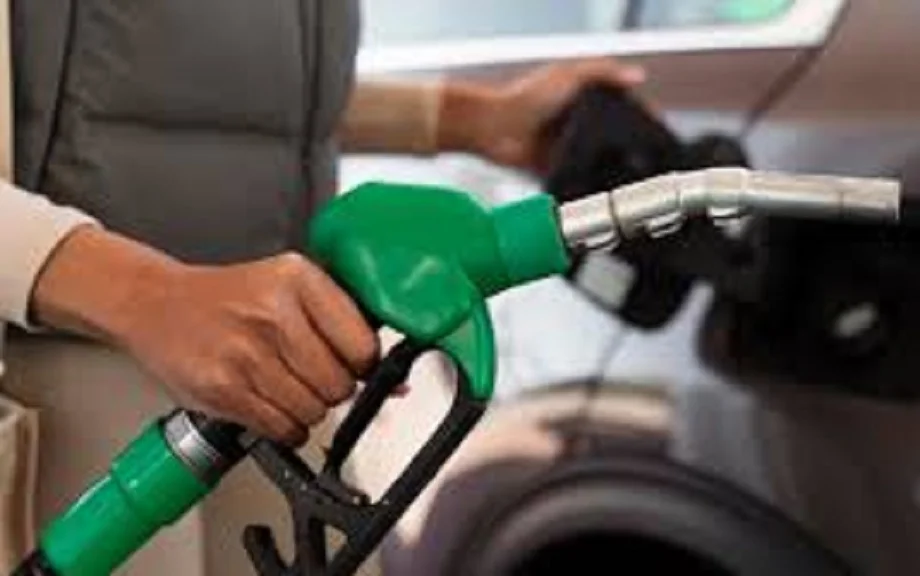 Petrol and diesel prices:  सुबह-सुबह जारी हो गई है दोनों ईंधनों की नई कीमतें, अब लोगों को…