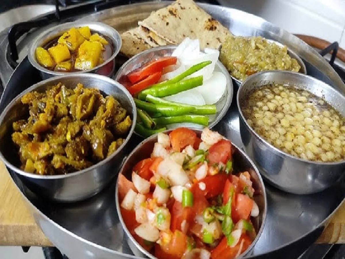 Health tips: सोने से इतने घंटे पहले कर लें डिनर, सेहत नहीं होगी खराब