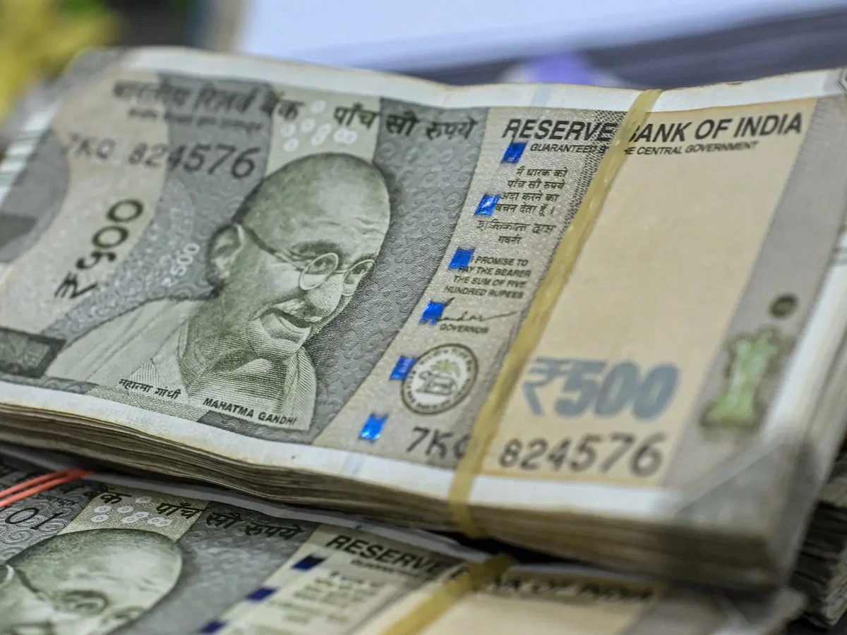 Government Scheme: सरकार अब महिलाओं को इस योजना में दे रही है 1.5 लाख रुपए, जान लें