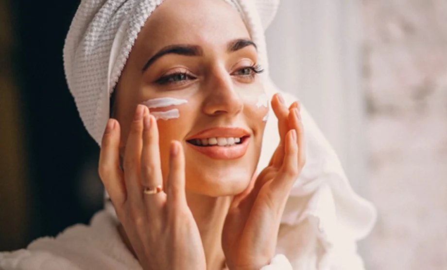 Beauty Tips: चेहरे की खूबसूरती बढ़ा देगा चीनी और नारियल तेल से बना ये स्क्रब, इस प्रकार करें उपयोग
