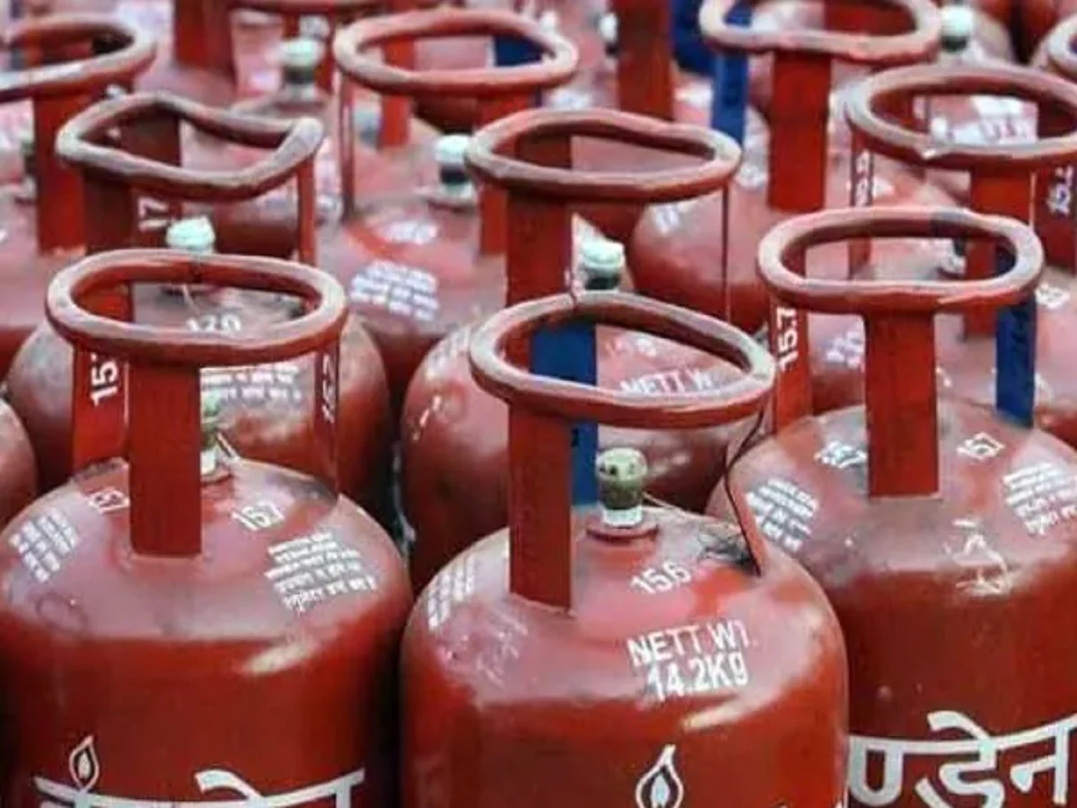 Government scheme: महिलाओं को मुफ्त गैस सिलेंडर देगी सरकार, कैबिनेट बैठक में लगी मुहर
