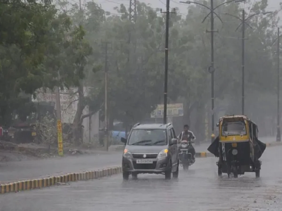Rajasthan Weather Update: आधी रात को सक्रिय हुआ पश्चिमी विक्षोभ, प्रदेश के 14 जिलों में आंधी-बारिश व ओलावृष्टि का ऑरेंज अलर्ट