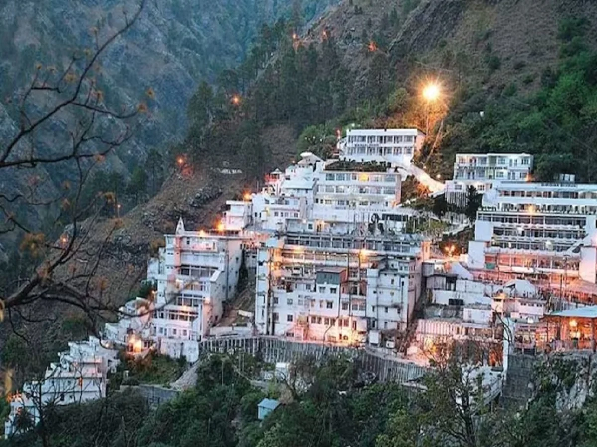 Travel tips: केवल 6,990 रुपए में करें माता वैष्णो देवी के दर्शन, इतने दिनों की होगी यात्रा