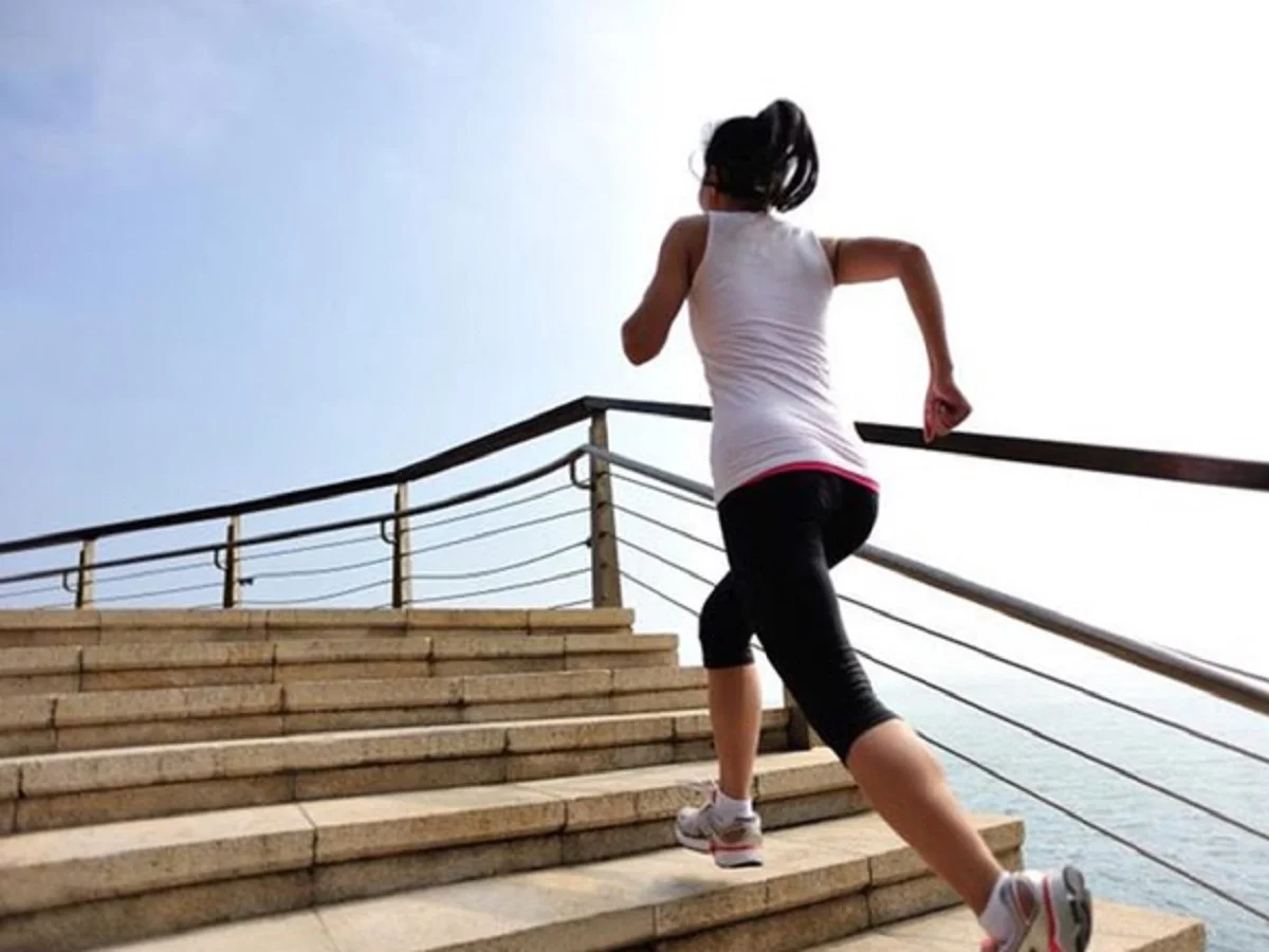 Health Tips:  रोजाना सीढ़िया चढ़ने से लम्बी होती है उम्र, फायदे जानकर रह जाएंगे हैरान