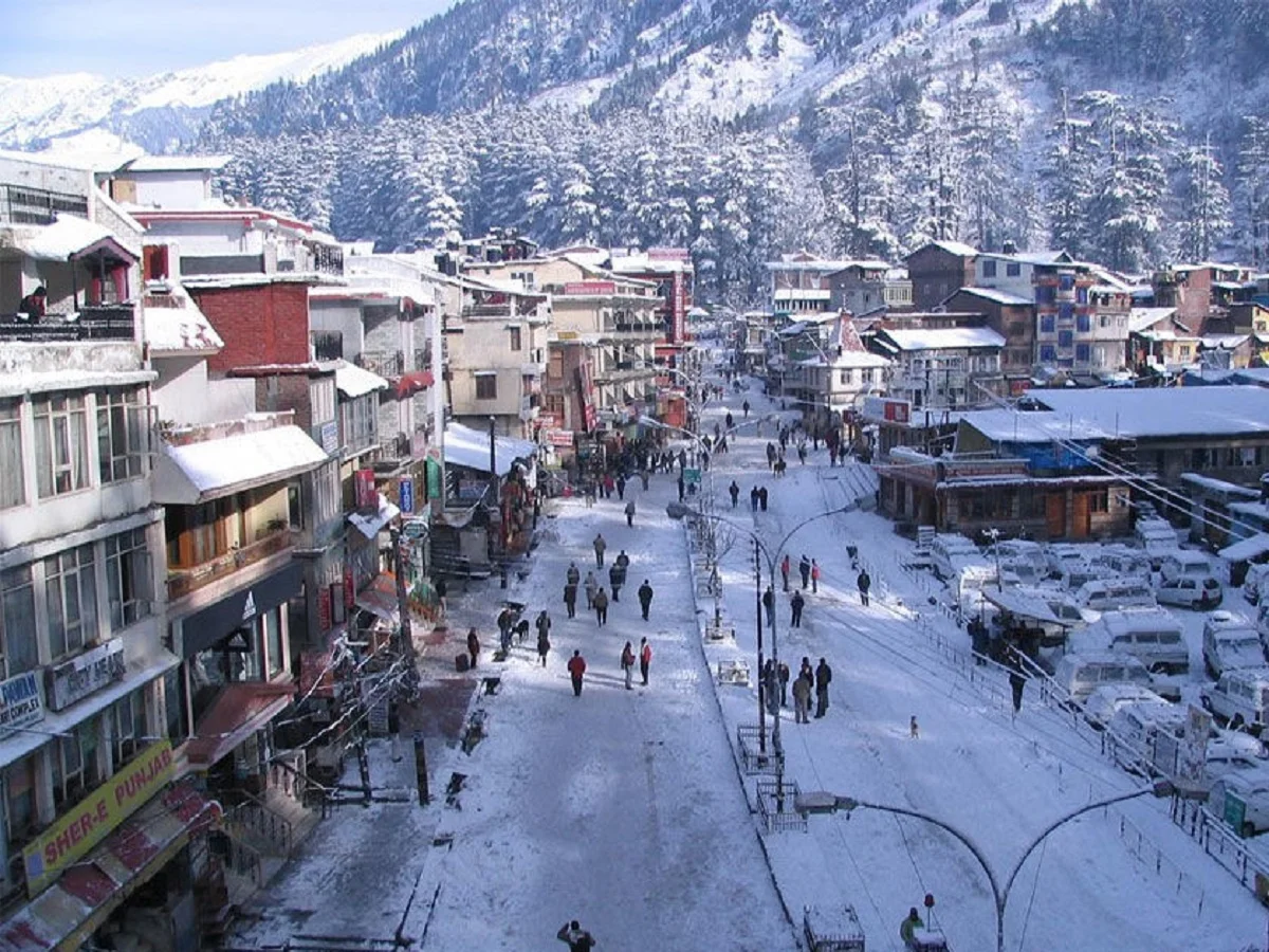 Travel Tips: पार्टनर को ले जाएं मनाली, रोमांटिक पल बिताने के लिए है ये शानदार पर्यटक स्थल