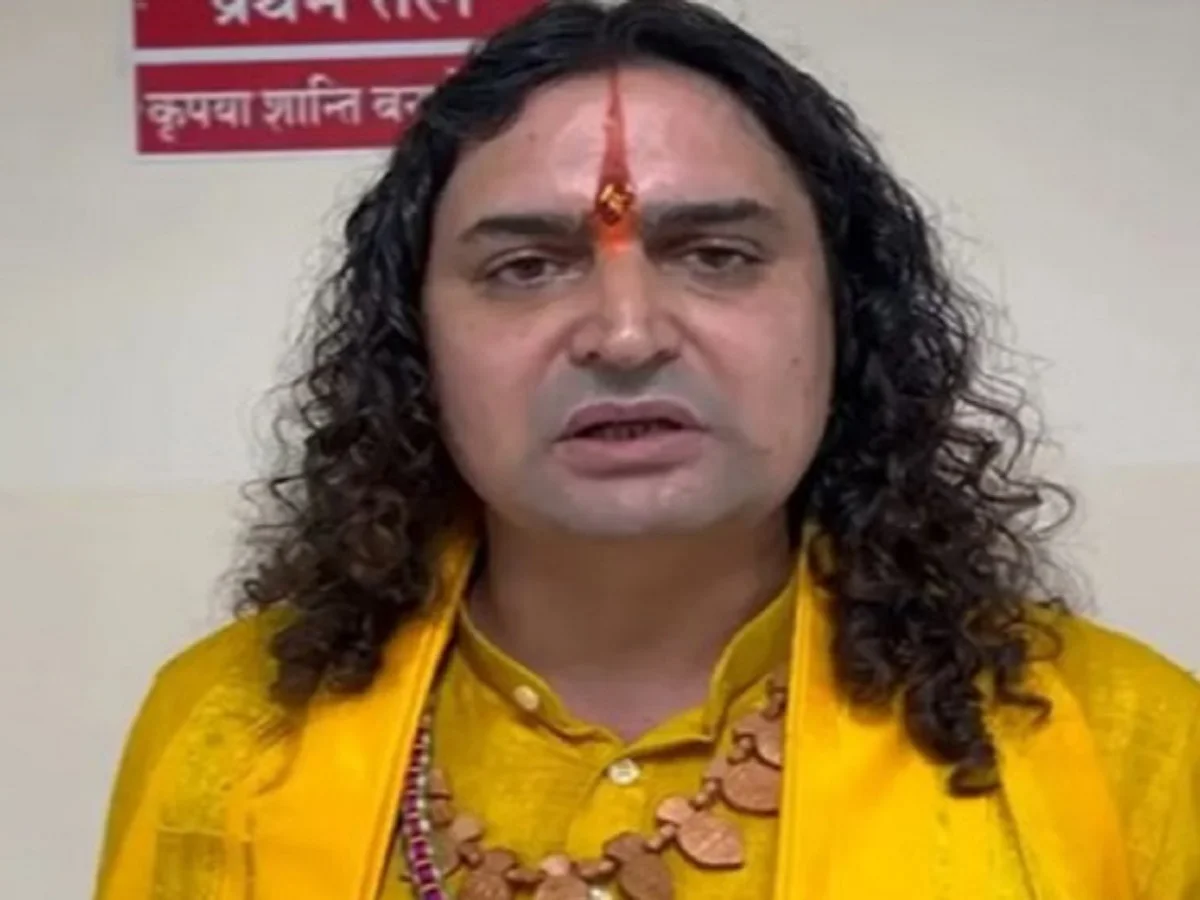 मस्जिदों में लाउडस्पीकर की आवाज को लेकर अब बालमुकुंद आचार्य ने बोल दी है ये बड़ी बात