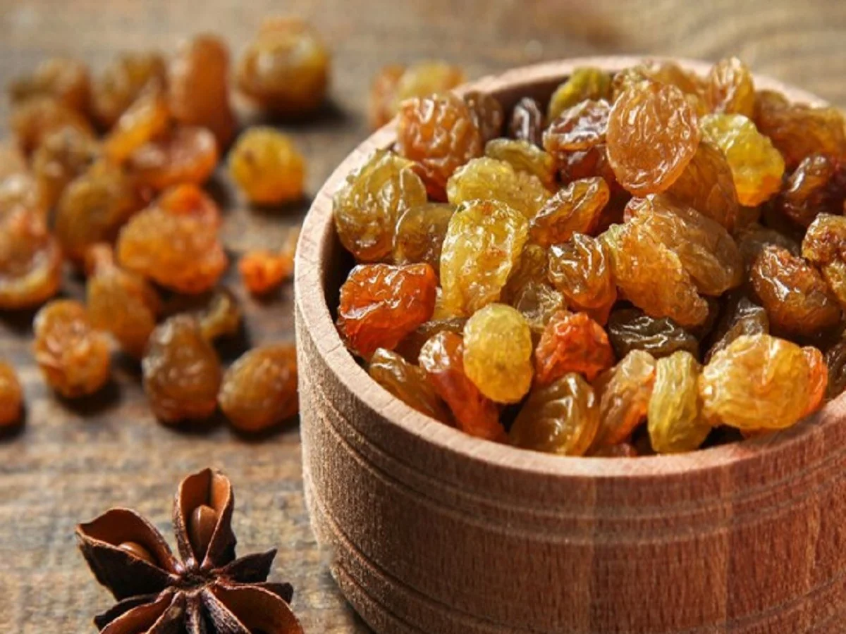 Health Tips: सेहत के लिए बहुत ही लाभकारी हैं किशमिश, सेवन करने से मिलेंगे ये गजब के फायदे