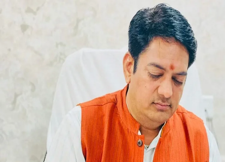 Rajasthan: मंत्री अविनाश गहलोत ने अपनी ही सरकार पर कसा तंज, कहा- हमारी सरकार तो पर्ची से ही चल रही, बाद में दी ये सफाई