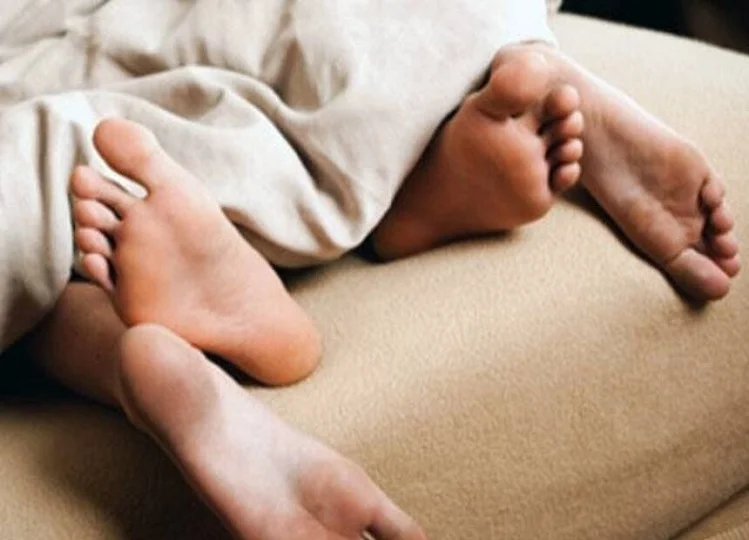 Sexual Health: किस उम्र में एक माह में कितनी बार करना चाहिए सेक्स? रिपोर्ट में सामने आई ये बात, कहीं आप से तो नहीं हो रही है ये गलती