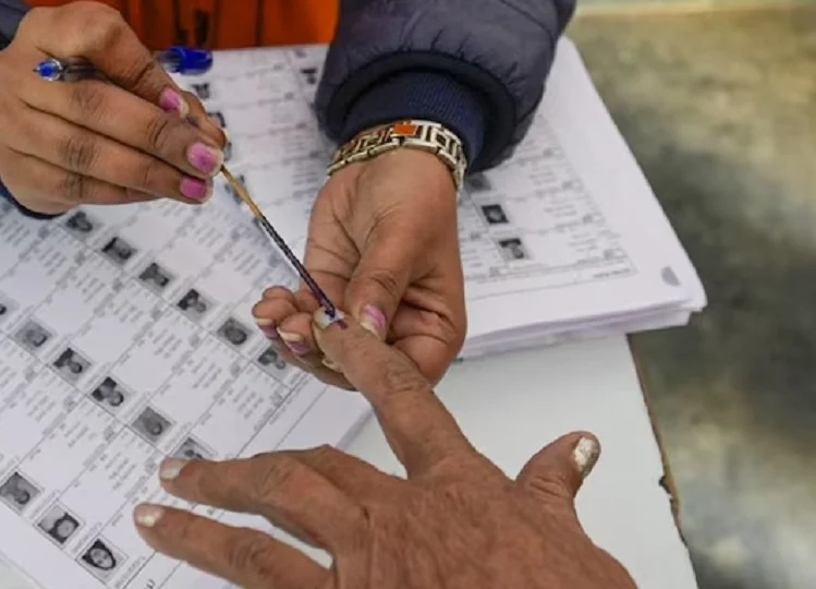 Delhi Assembly Elections: आज ईवीएम में कैद होगी 699 उम्मीदवारों की चुनावी किस्मत, मतदान शुरू, केजरीवाल सहित कई दिग्गज हैं मैदान में